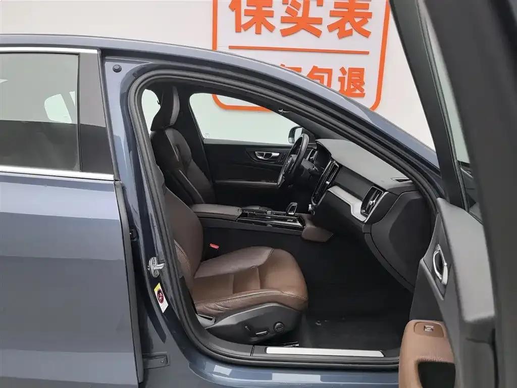 2022 Volvo S60 Plug-in Hybrid Facelift T8 E-Drive Hybrid AWD Inscription Luxury Edition — миниатюра 23