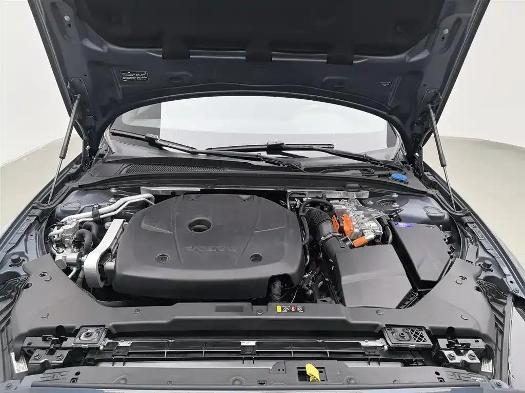 2022 Volvo S60 Plug-in Hybrid Facelift T8 E-Drive Hybrid AWD Inscription Luxury Edition — миниатюра 6