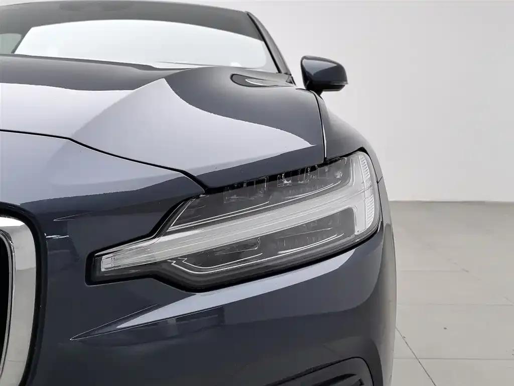 2022 Volvo S60 Plug-in Hybrid Facelift T8 E-Drive Hybrid AWD Inscription Luxury Edition — миниатюра 7