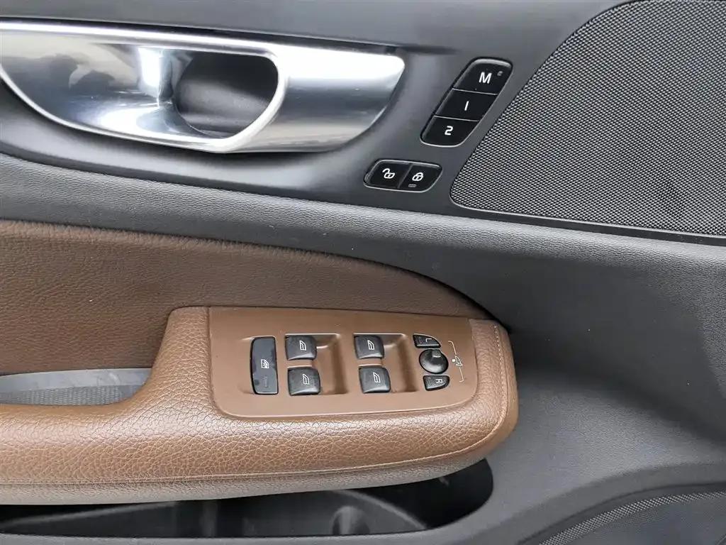 2022 Volvo S60 Plug-in Hybrid Facelift T8 E-Drive Hybrid AWD Inscription Luxury Edition — миниатюра 9
