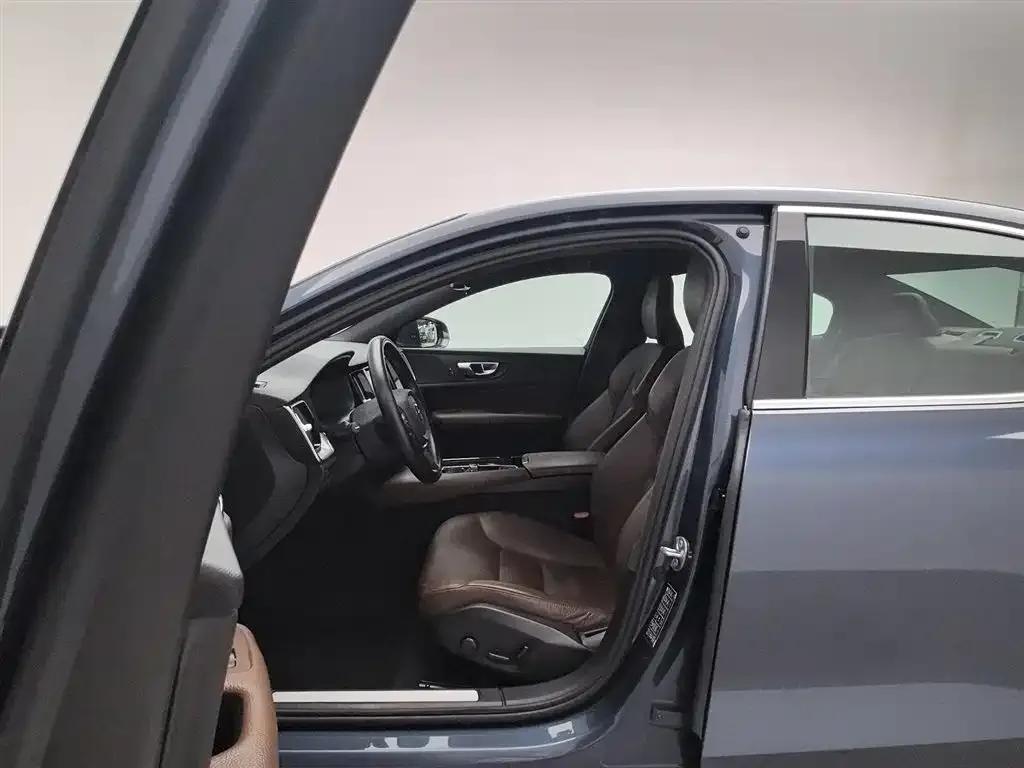 2022 Volvo S60 Plug-in Hybrid Facelift T8 E-Drive Hybrid AWD Inscription Luxury Edition — миниатюра 10
