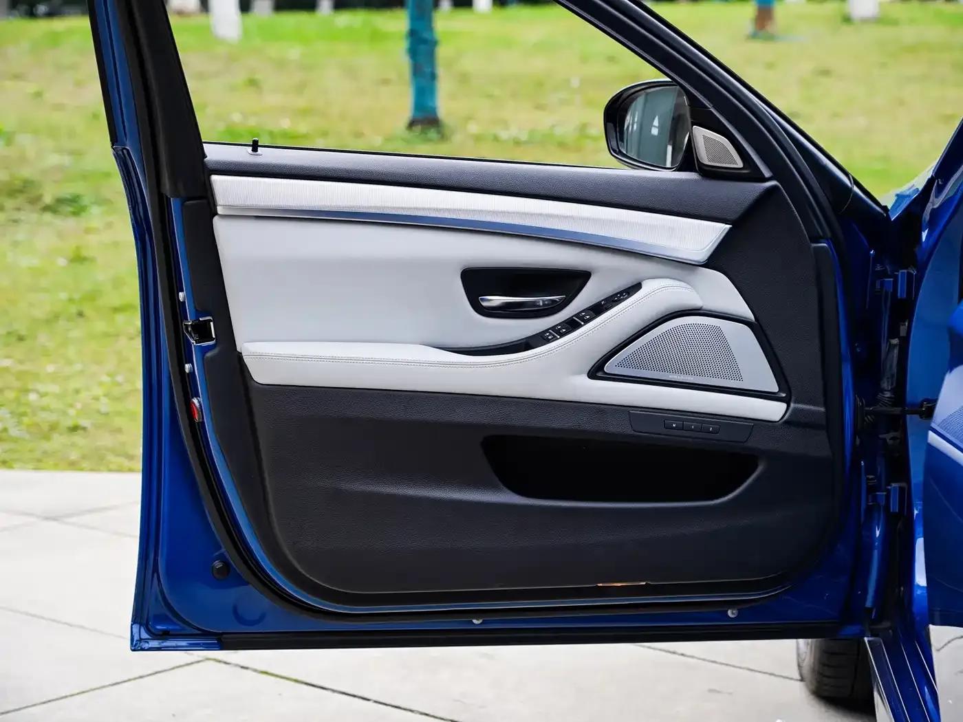 2012 BMW M5 — миниатюра 11