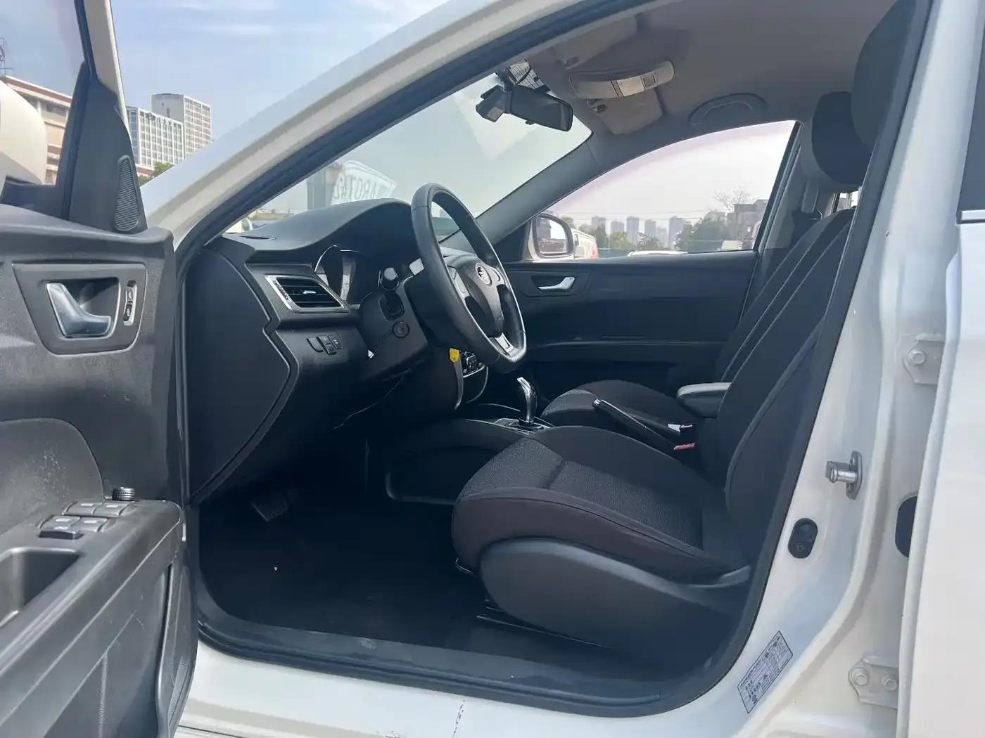 Bestune B30EV 2019 EV400 — миниатюра 6