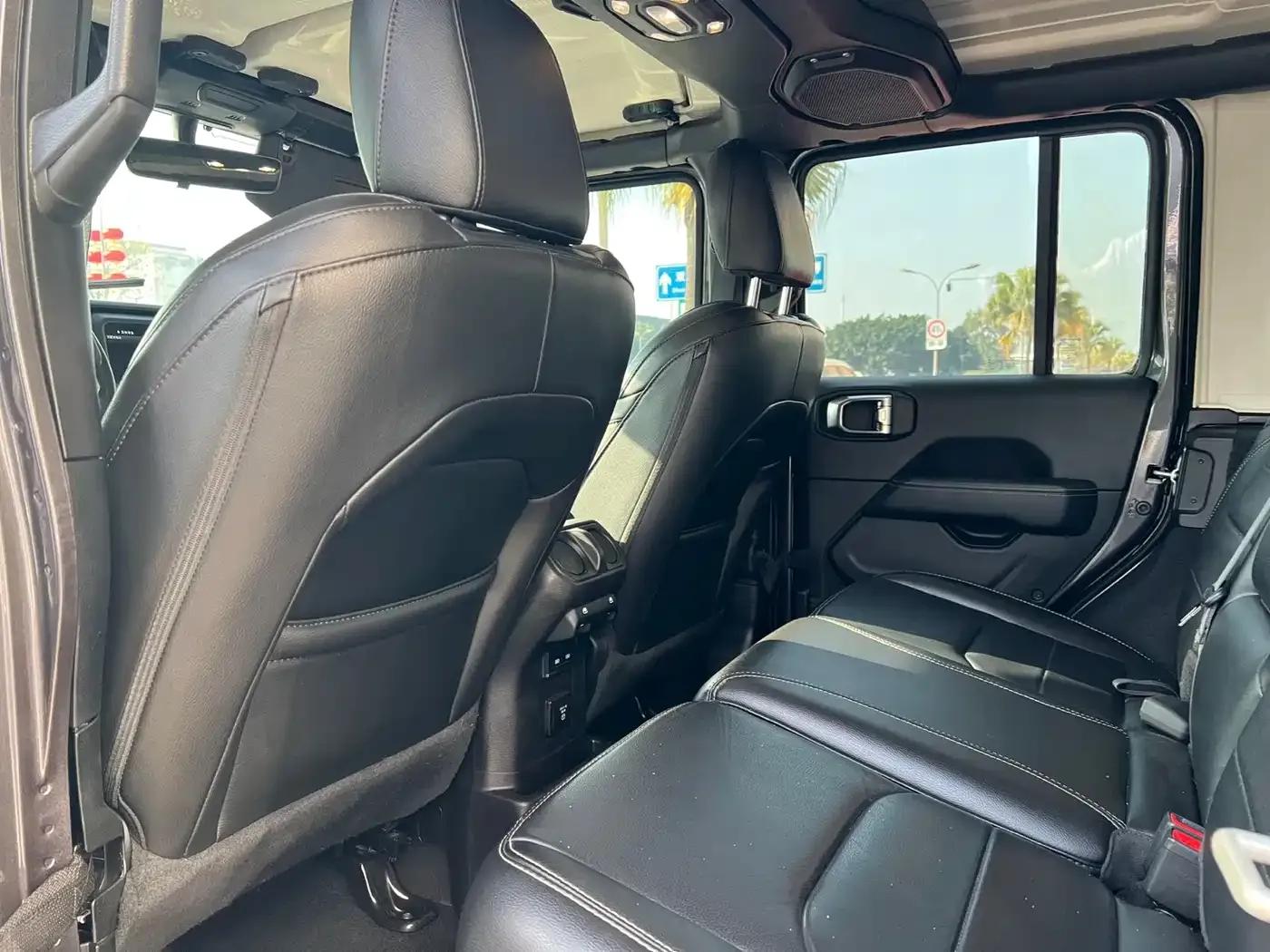 Jeep Wrangler New Energy 2021 Model 4-Door 2.0T 4xe Sahara — миниатюра 11