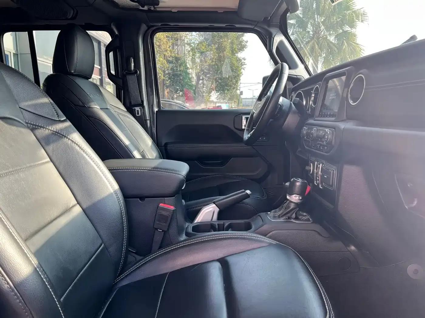 Jeep Wrangler New Energy 2021 Model 4-Door 2.0T 4xe Sahara — миниатюра 5