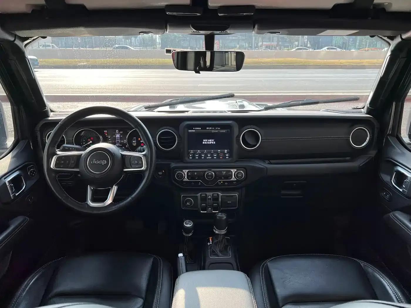 Jeep Wrangler New Energy 2021 Model 4-Door 2.0T 4xe Sahara — миниатюра 8