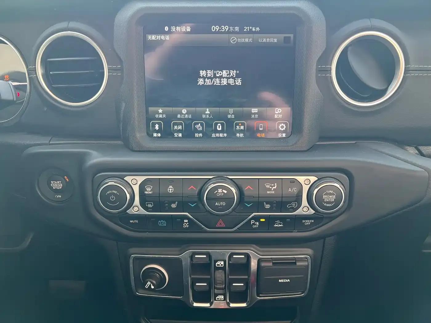 Jeep Wrangler New Energy 2021 Model 4-Door 2.0T 4xe Sahara — миниатюра 10