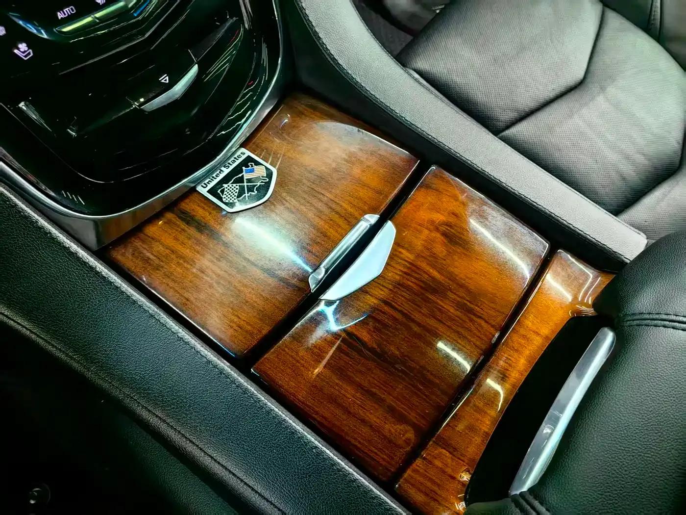 2017 Cadillac Escalade 6.2L ESV Platinum Edition Extended Wheelbase — миниатюра 11