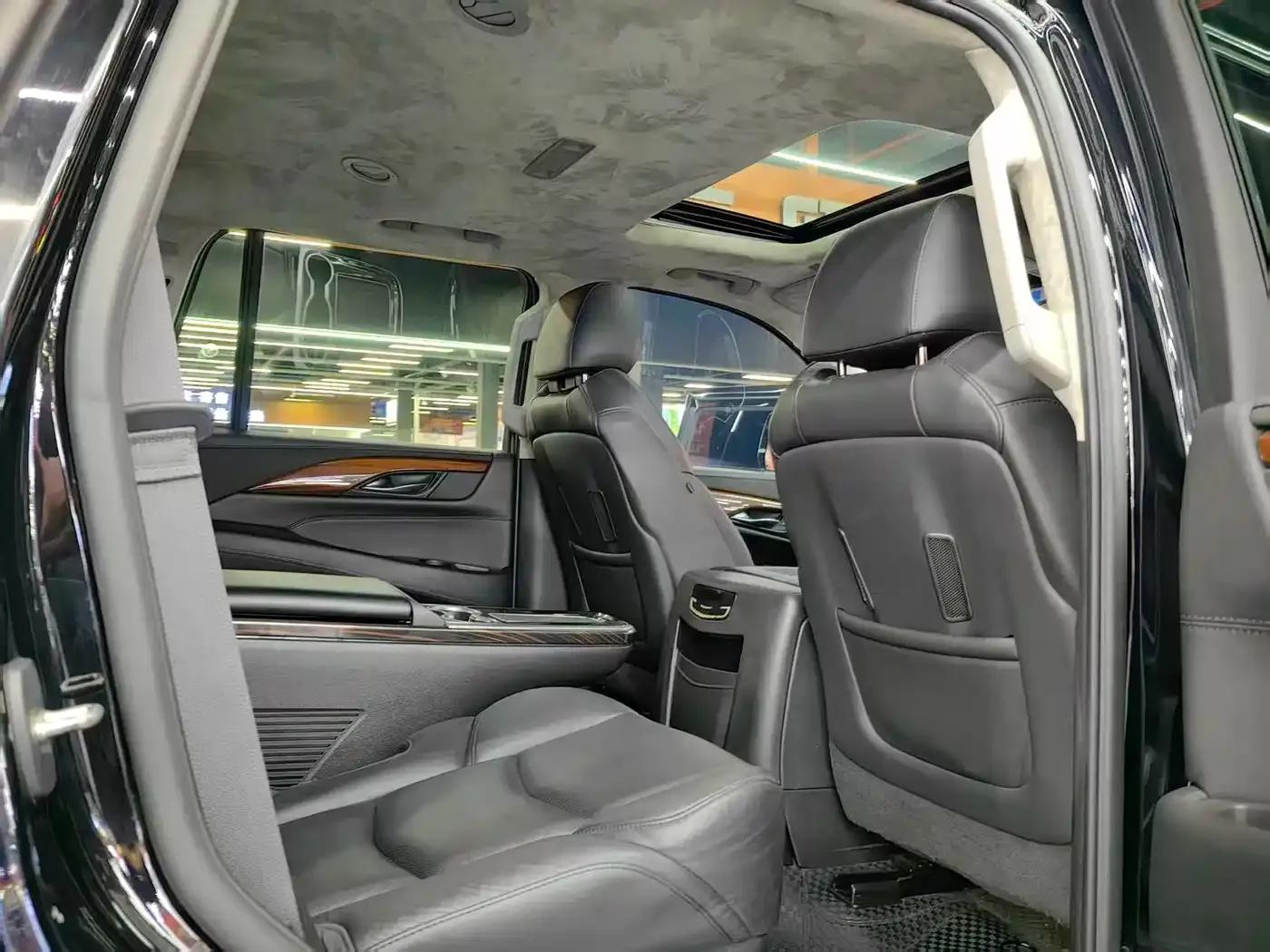 2017 Cadillac Escalade 6.2L ESV Platinum Edition Extended Wheelbase — миниатюра 13