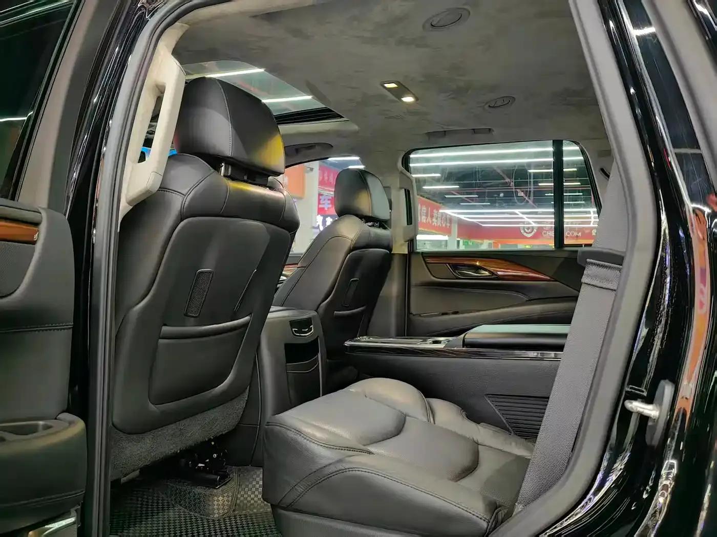 2017 Cadillac Escalade 6.2L ESV Platinum Edition Extended Wheelbase — миниатюра 14