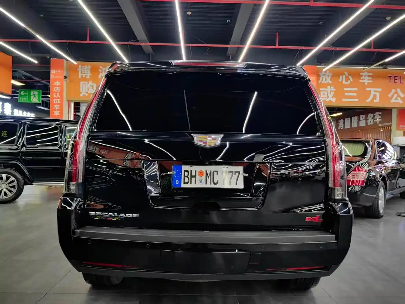 2017 Cadillac Escalade 6.2L ESV Platinum Edition Extended Wheelbase — миниатюра 16