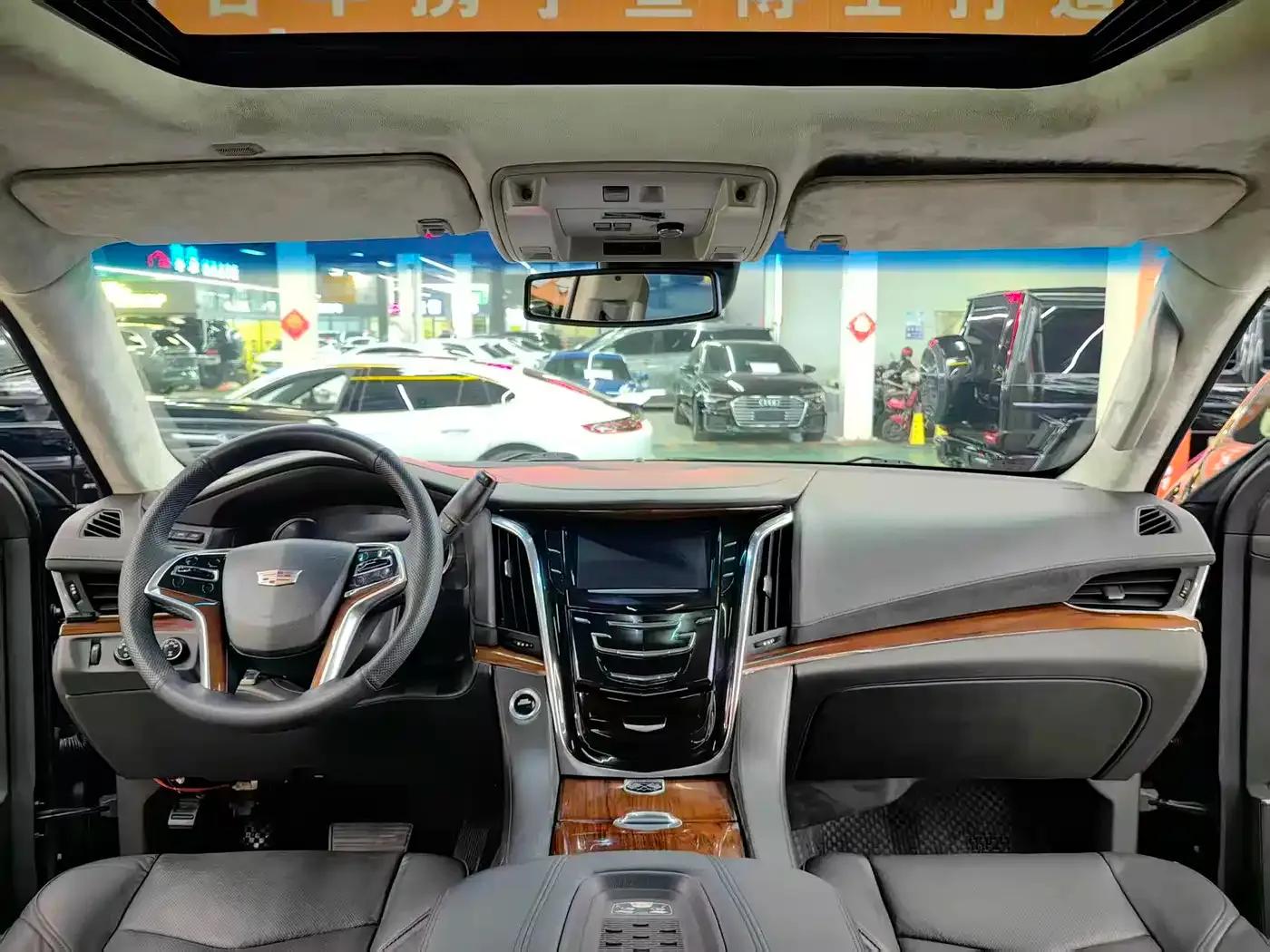 2017 Cadillac Escalade 6.2L ESV Platinum Edition Extended Wheelbase — миниатюра 5