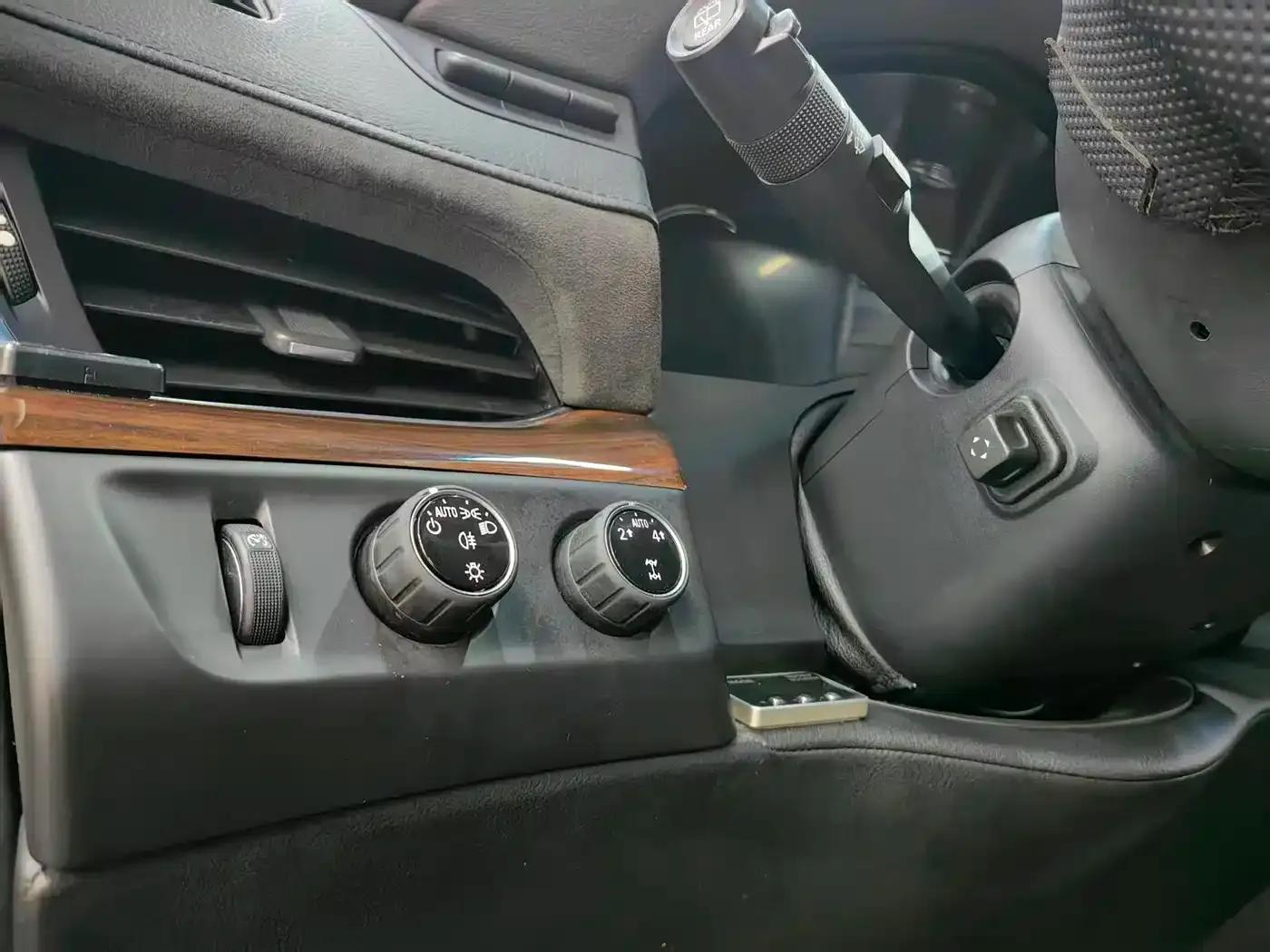 2017 Cadillac Escalade 6.2L ESV Platinum Edition Extended Wheelbase — миниатюра 8