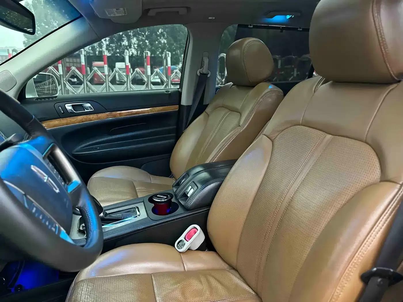 2010 Lincoln MKT 3.5T EcoBoost AWD — миниатюра 11