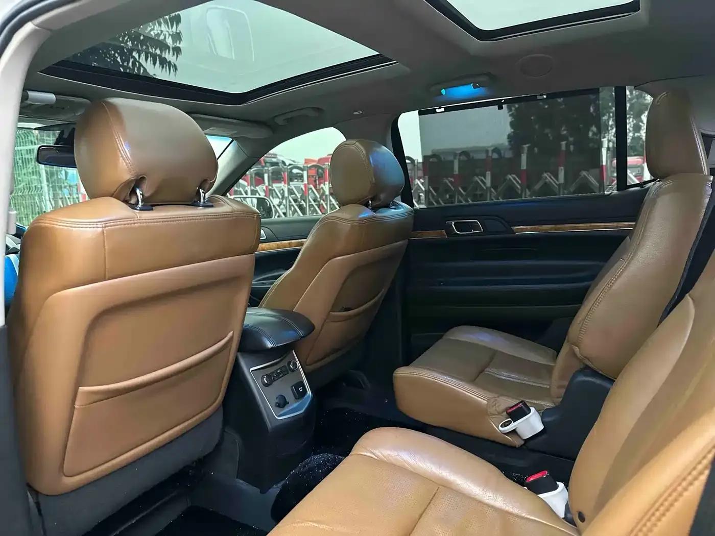 2010 Lincoln MKT 3.5T EcoBoost AWD — миниатюра 12