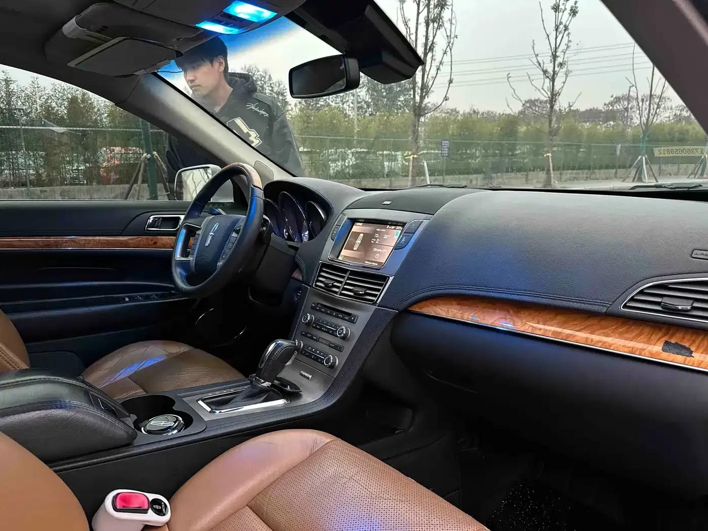 2010 Lincoln MKT 3.5T EcoBoost AWD — миниатюра 14