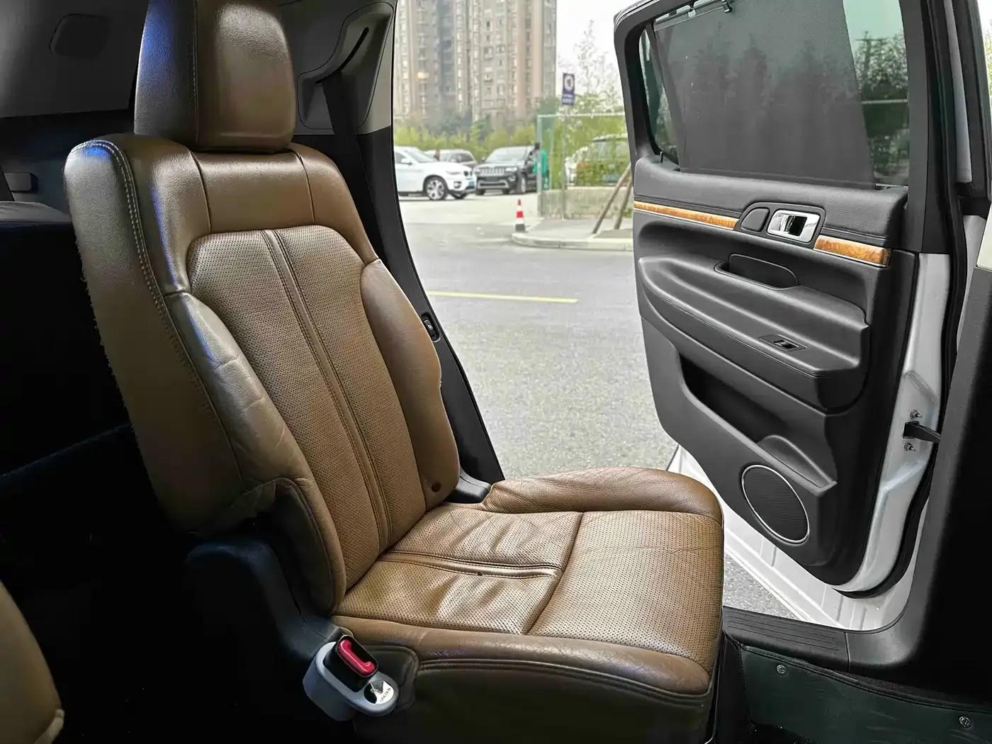 2010 Lincoln MKT 3.5T EcoBoost AWD — миниатюра 18