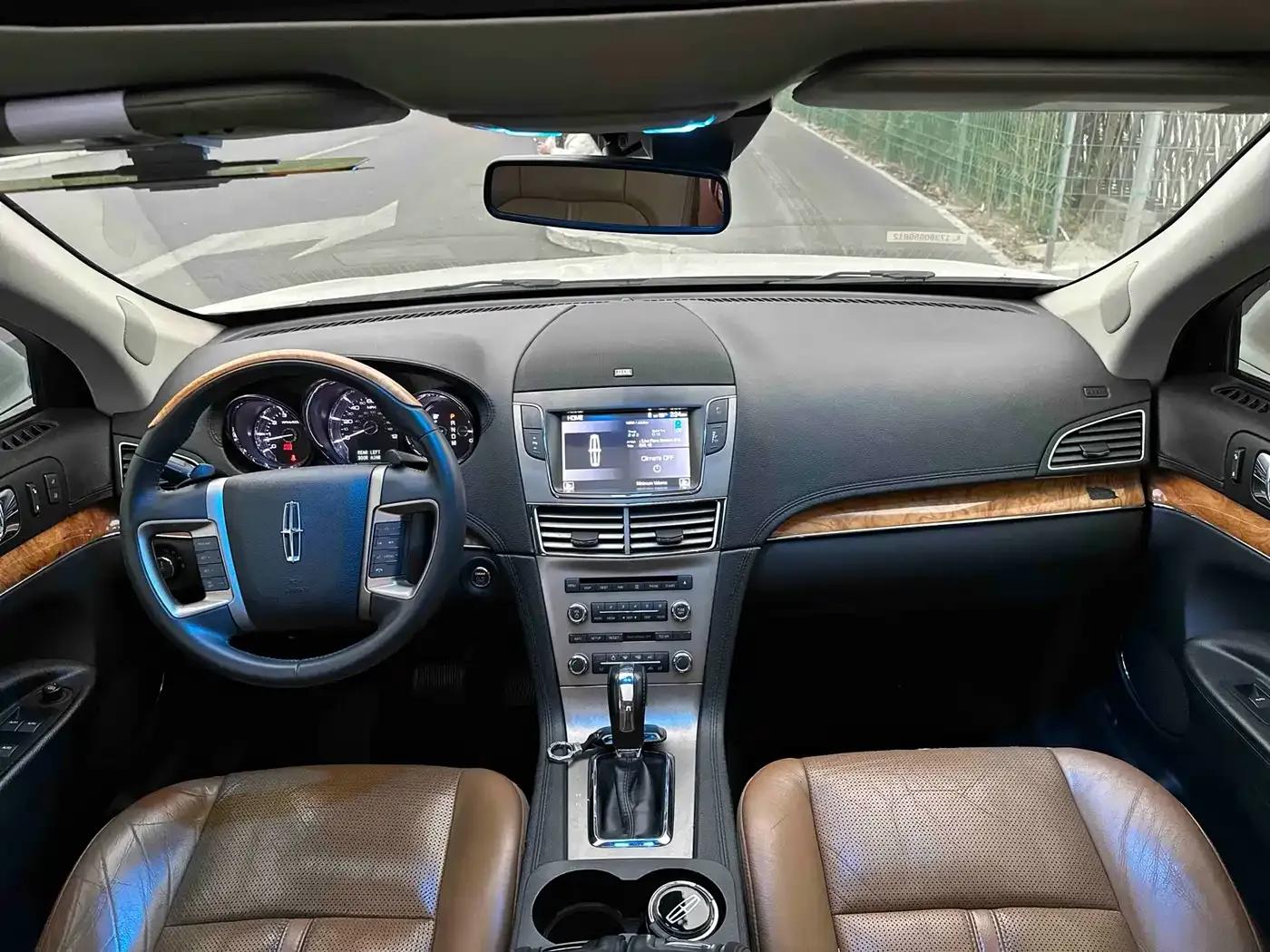 2010 Lincoln MKT 3.5T EcoBoost AWD — миниатюра 19