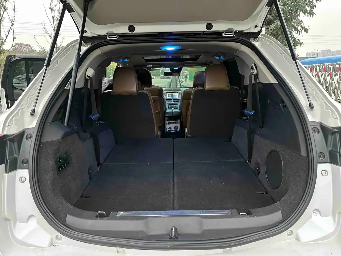2010 Lincoln MKT 3.5T EcoBoost AWD — миниатюра 33