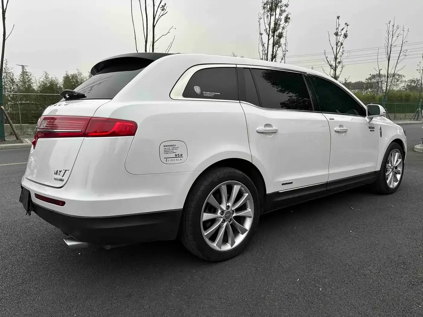 2010 Lincoln MKT 3.5T EcoBoost AWD — миниатюра 5