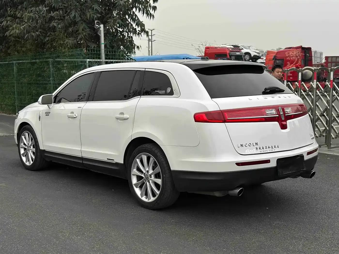2010 Lincoln MKT 3.5T EcoBoost AWD — миниатюра 7
