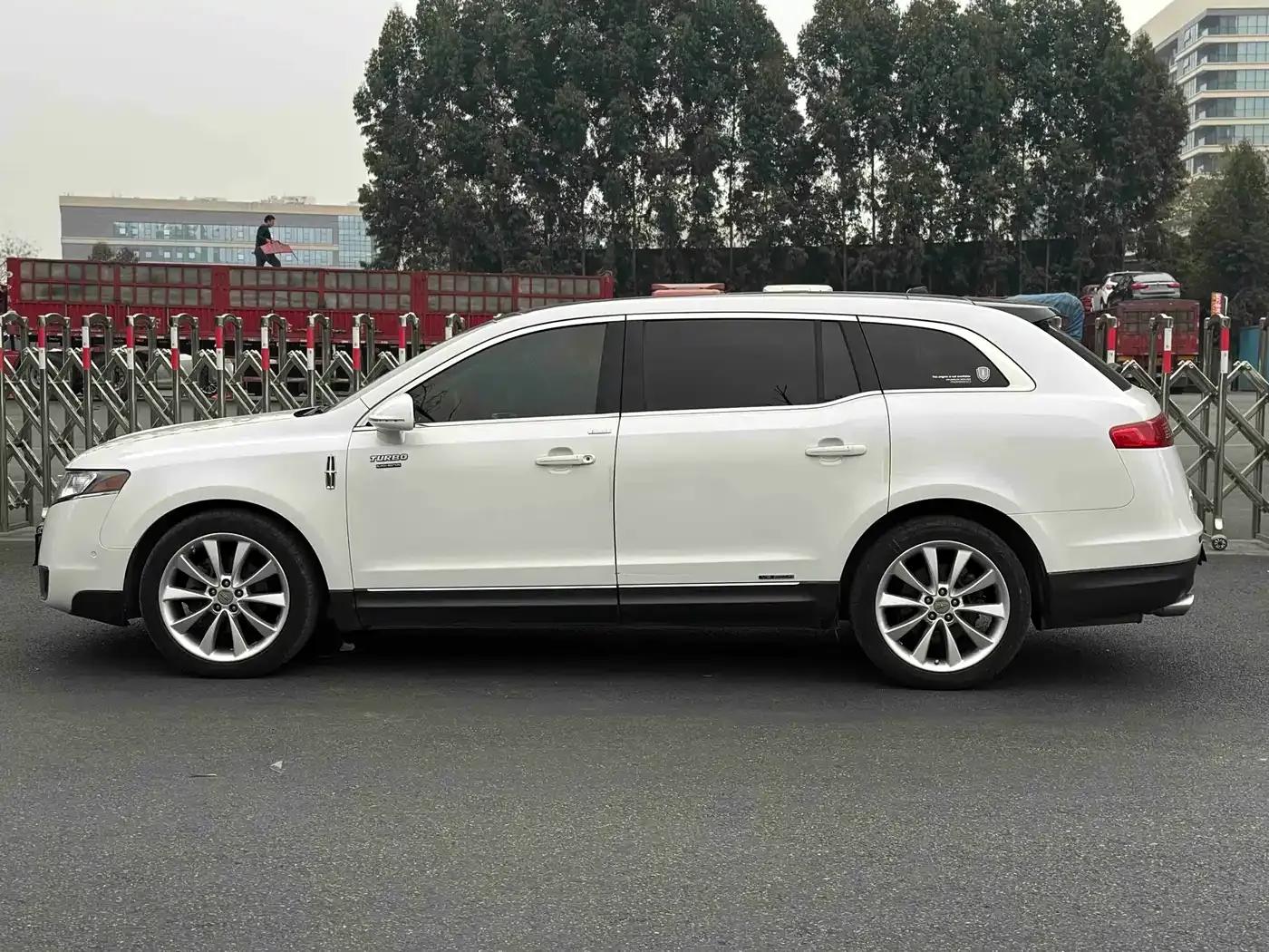 2010 Lincoln MKT 3.5T EcoBoost AWD — миниатюра 8