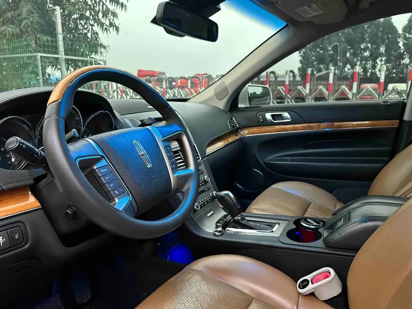 2010 Lincoln MKT 3.5T EcoBoost AWD — миниатюра 10
