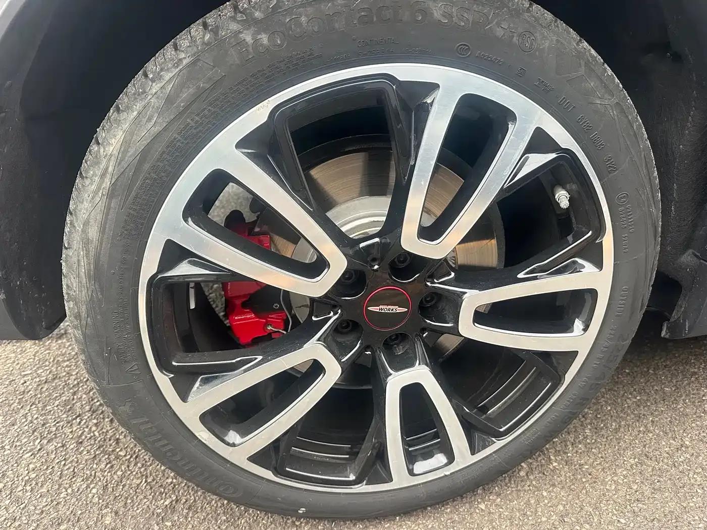 MINI JCW COUNTRYMAN 2023 2.0T JOHN COOPER WORKS — миниатюра 16