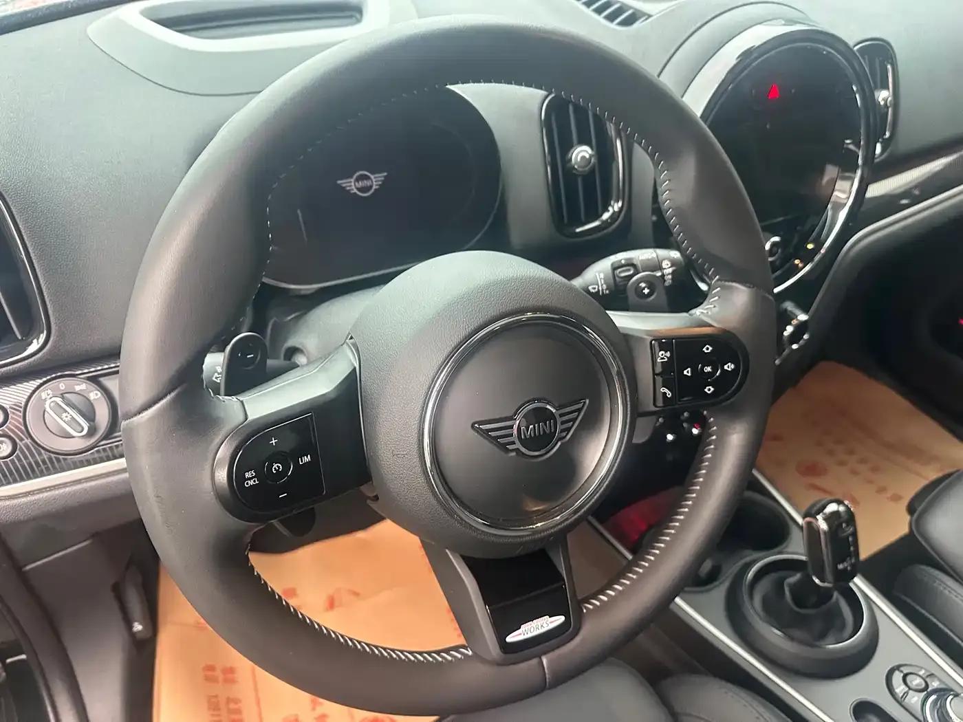 MINI JCW COUNTRYMAN 2023 2.0T JOHN COOPER WORKS — миниатюра 6