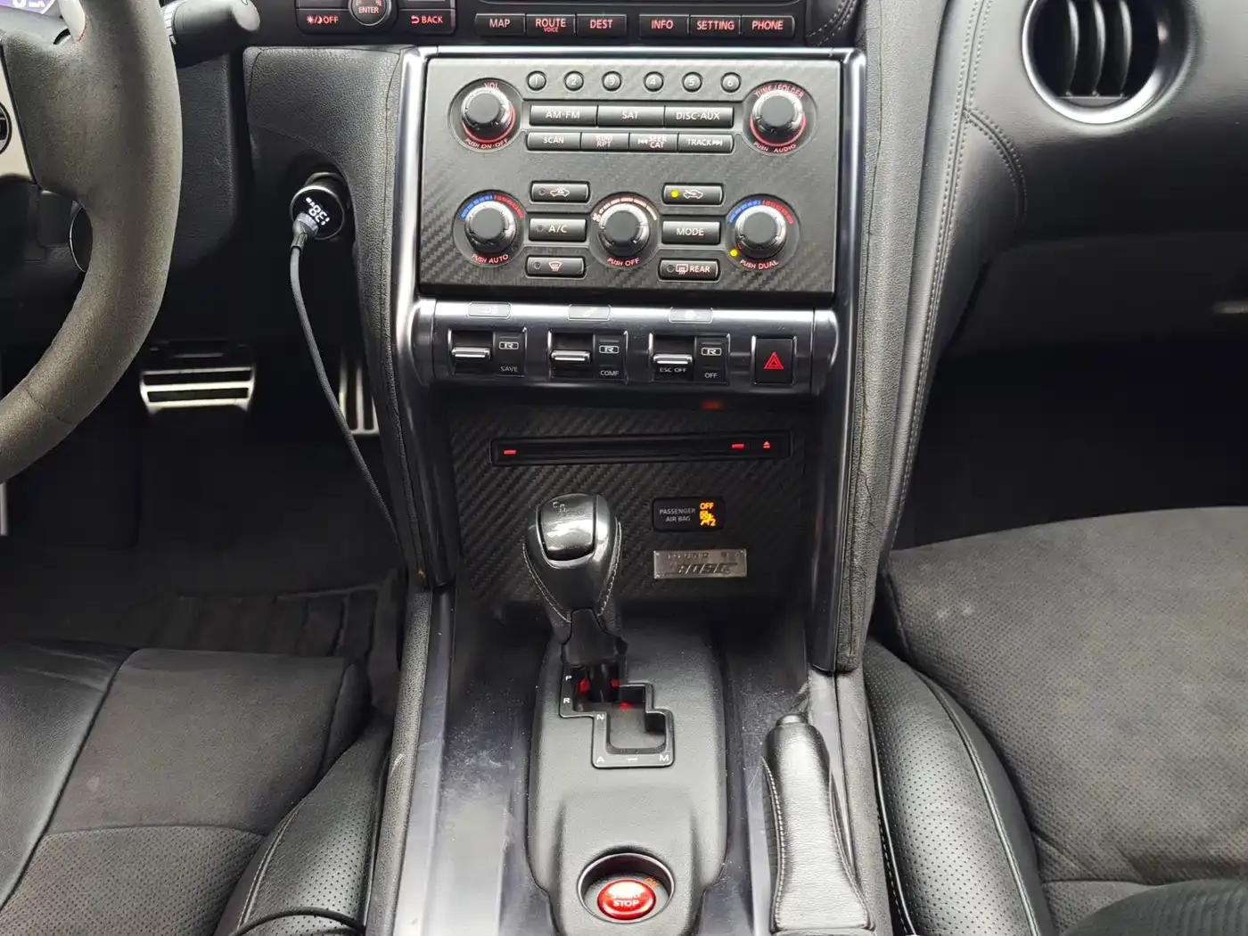 2012 Nissan GT-R 3.8T Premium Edition — миниатюра 11