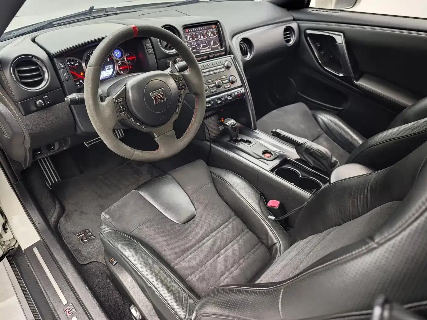 2012 Nissan GT-R 3.8T Premium Edition — миниатюра 7