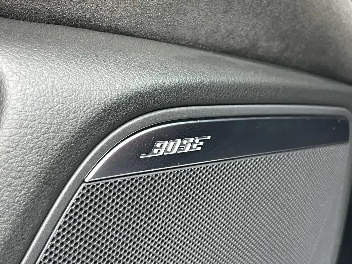 2016 Audi RS 6 4.0T Avant — миниатюра 17