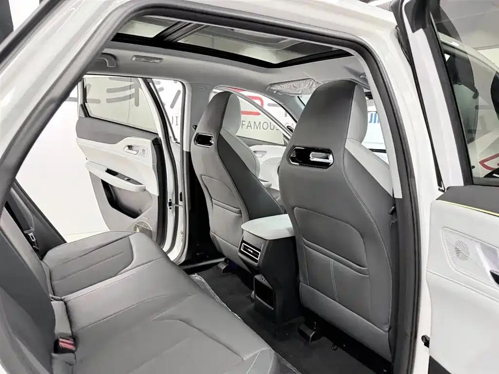 Changan UNI-Z 2025 1.5T Luxury Edition — миниатюра 15