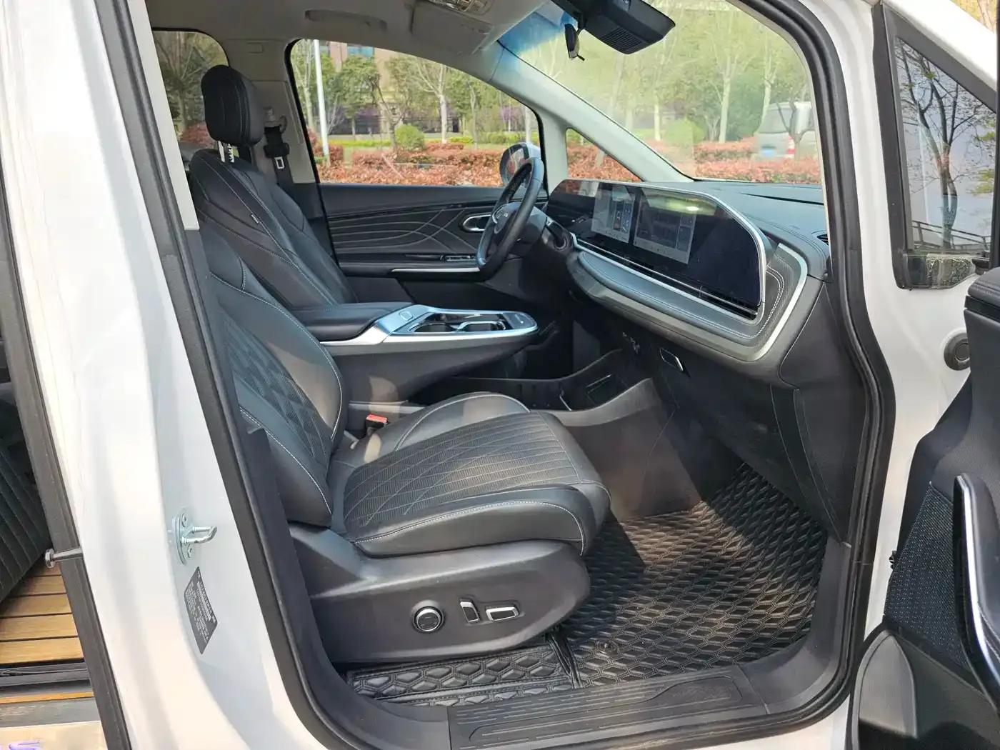 Maxus G90 2022 2.0T Galaxy 7-seater Edition — миниатюра 8