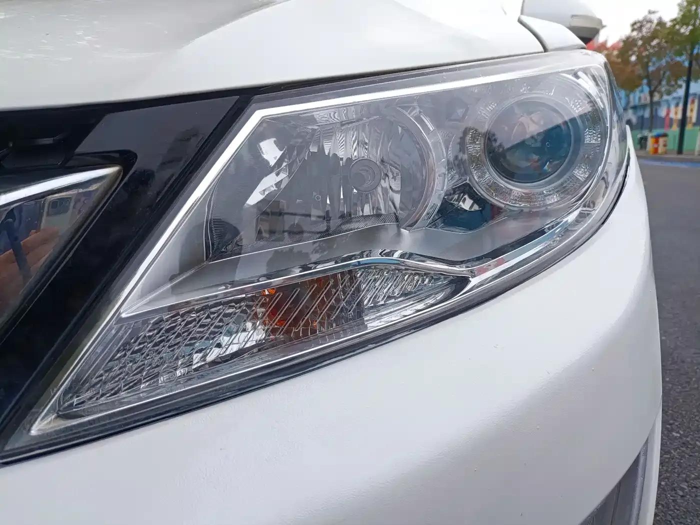 Dongfeng Fengshen AX3 2016 Model 1.5L Manual Cool Edition — миниатюра 12