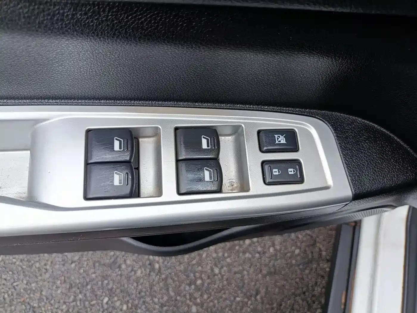 Dongfeng Fengshen AX3 2016 Model 1.5L Manual Cool Edition — миниатюра 18