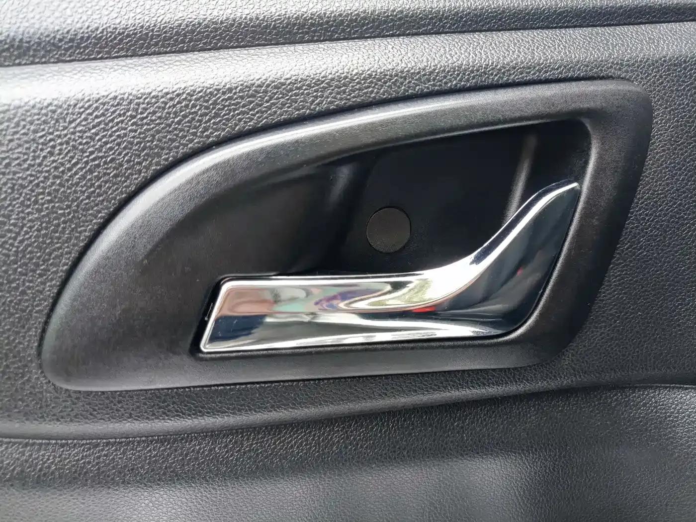 Dongfeng Fengshen AX3 2016 Model 1.5L Manual Cool Edition — миниатюра 19