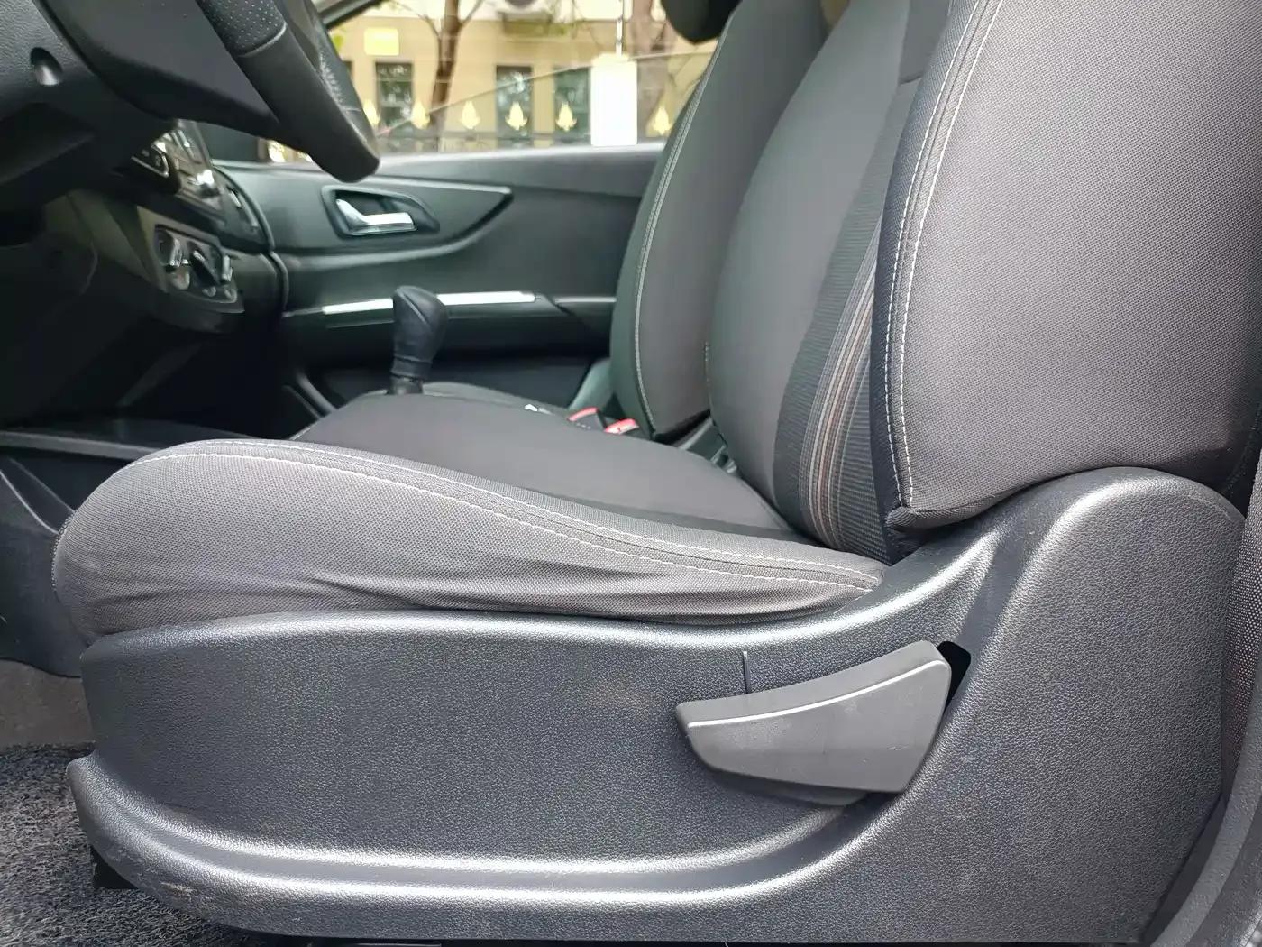 Dongfeng Fengshen AX3 2016 Model 1.5L Manual Cool Edition — миниатюра 20