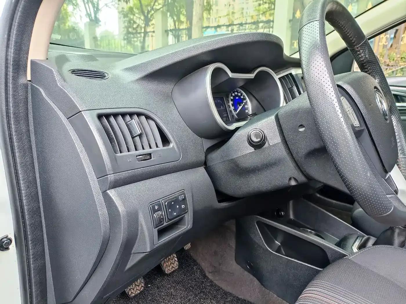 Dongfeng Fengshen AX3 2016 Model 1.5L Manual Cool Edition — миниатюра 21