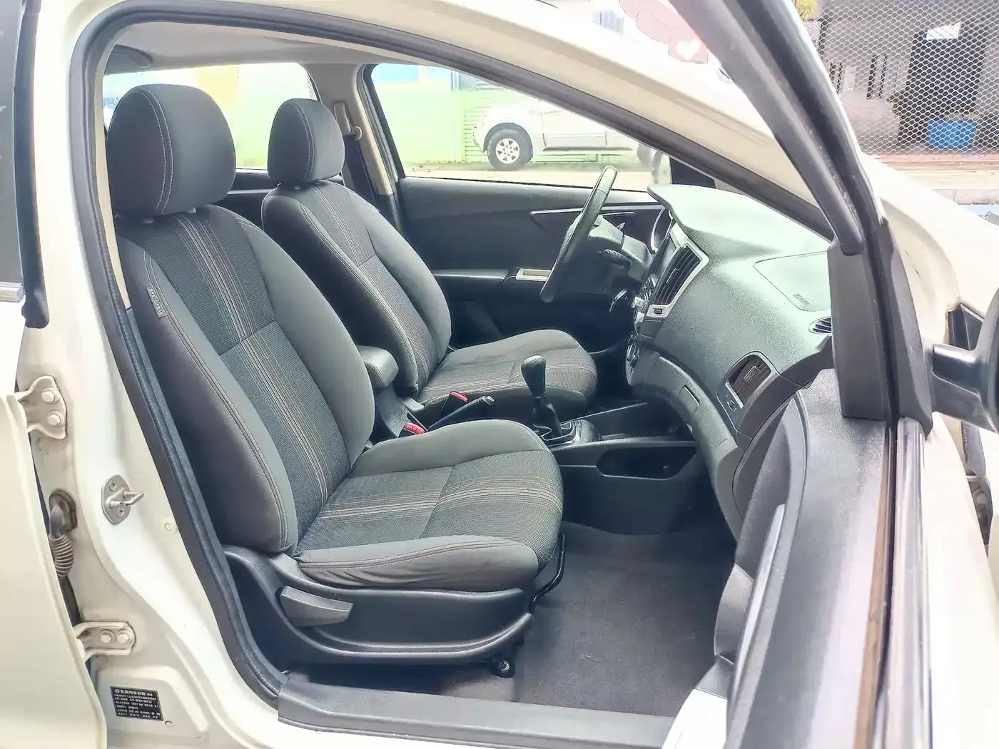 Dongfeng Fengshen AX3 2016 Model 1.5L Manual Cool Edition — миниатюра 36