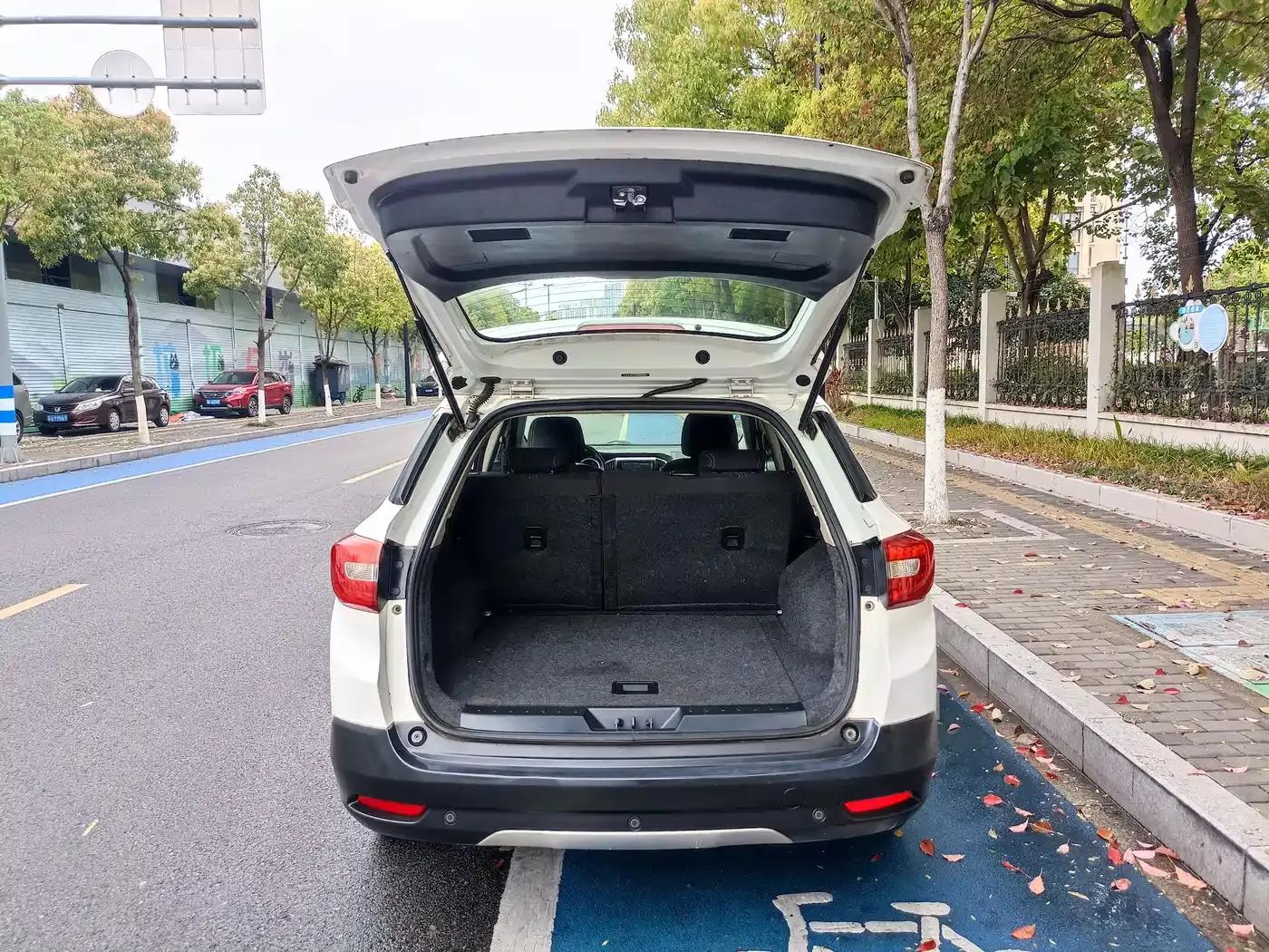 Dongfeng Fengshen AX3 2016 Model 1.5L Manual Cool Edition — миниатюра 6
