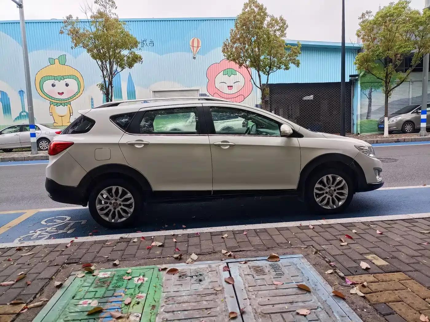 Dongfeng Fengshen AX3 2016 Model 1.5L Manual Cool Edition — миниатюра 8