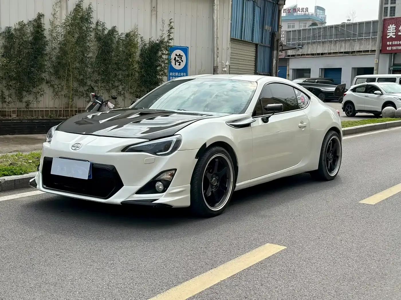 Toyota 86 2013 2.0L Manual Deluxe — миниатюра 1