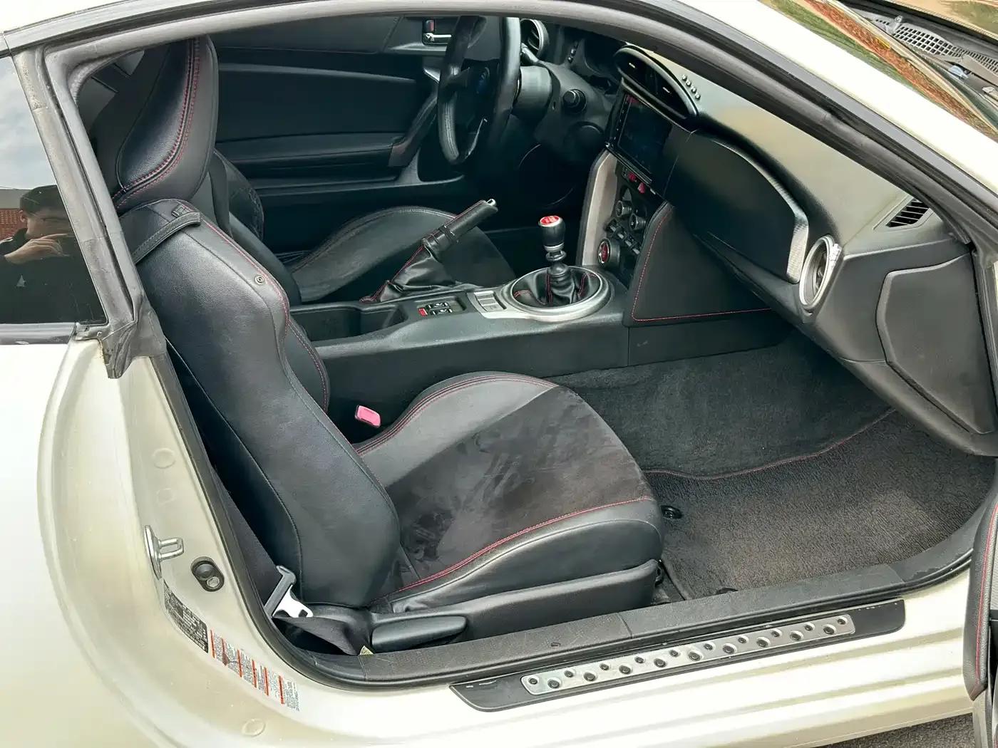 Toyota 86 2013 2.0L Manual Deluxe — миниатюра 6