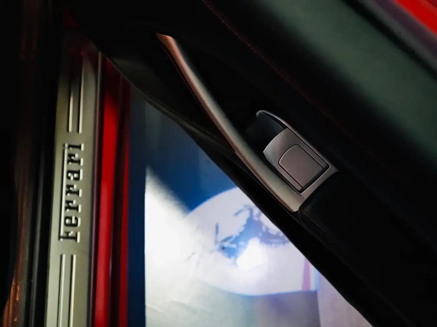 2013 F12berlinetta 6.3L Standard Model — миниатюра 12
