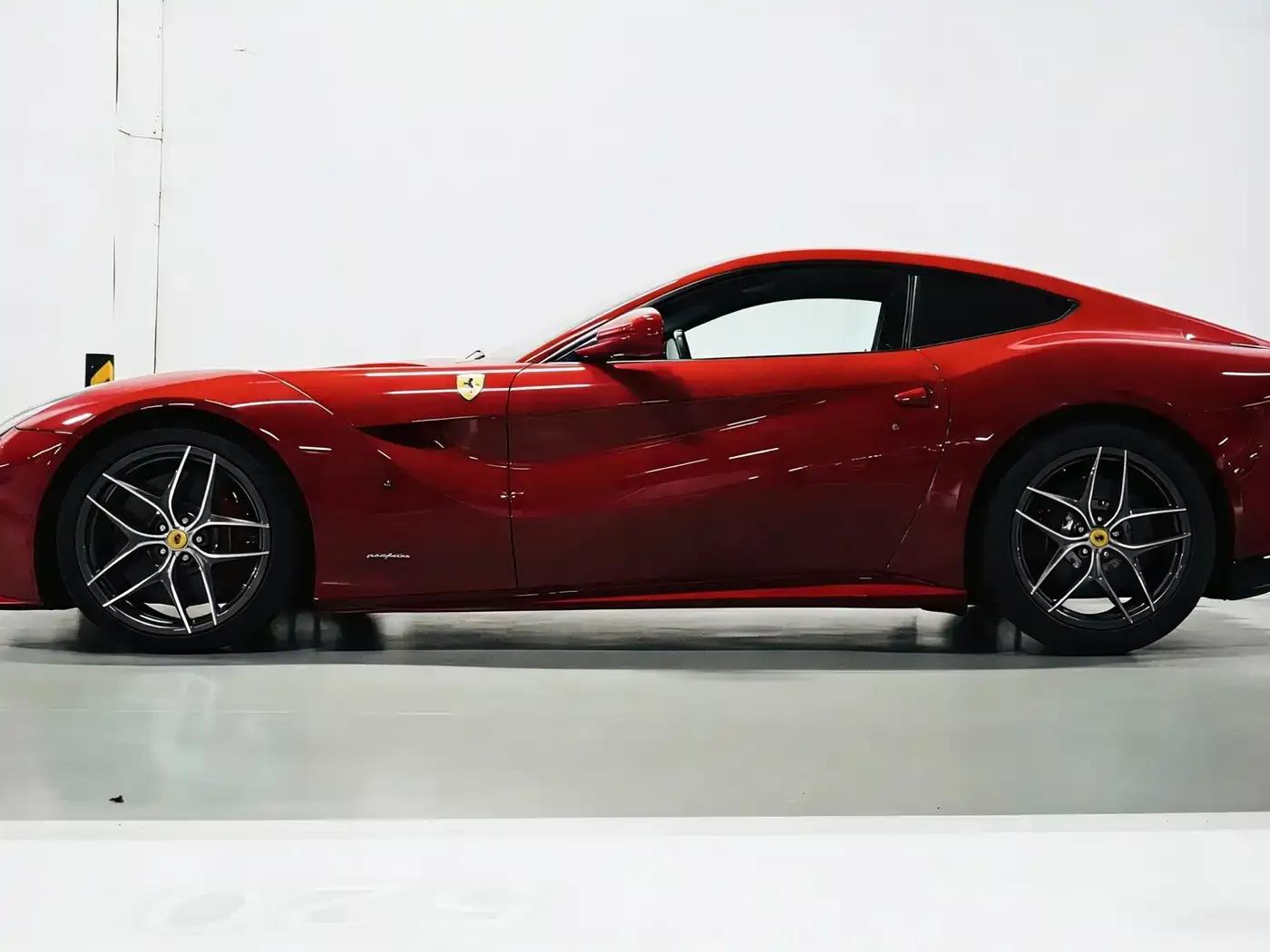 2013 F12berlinetta 6.3L Standard Model — миниатюра 3