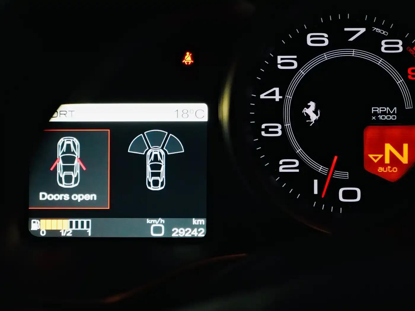 2013 F12berlinetta 6.3L Standard Model — миниатюра 7