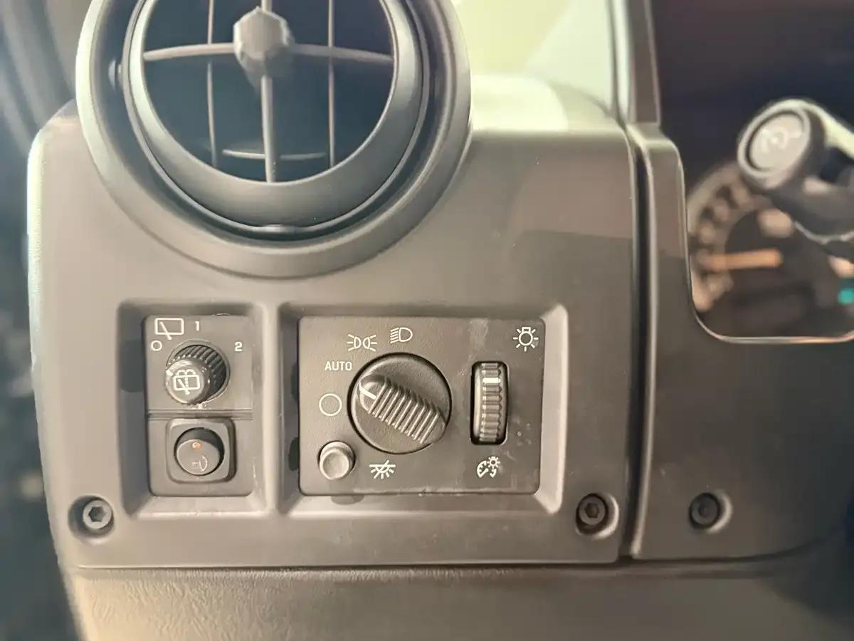 2004 Hummer H2 6.0 AT — миниатюра 21
