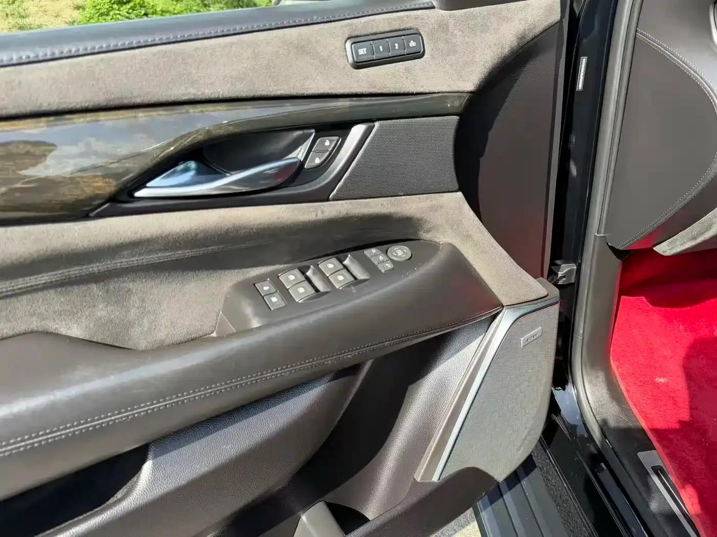 2017 Cadillac Escalade 6.2L ESV Platinum Edition Extended Wheelbase — миниатюра 11