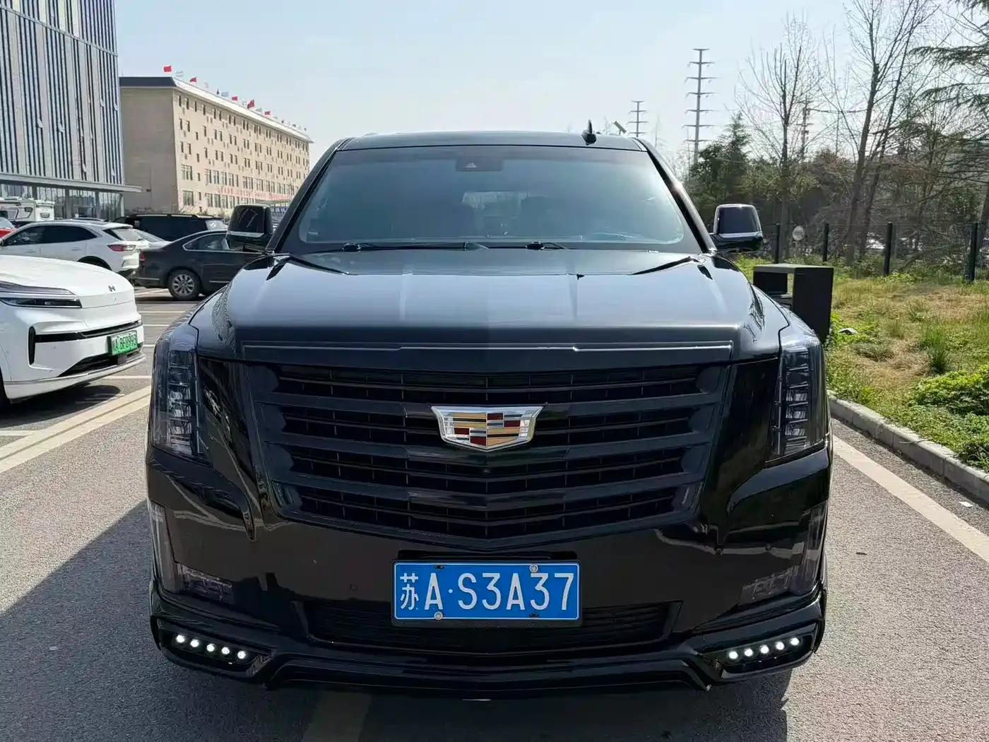 2017 Cadillac Escalade 6.2L ESV Platinum Edition Extended Wheelbase — миниатюра 3